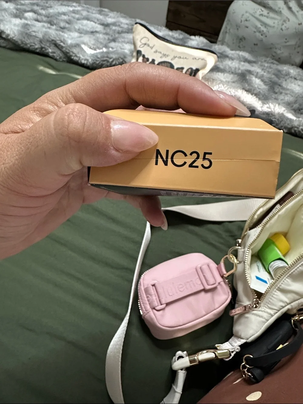 MAC Studio Fix Powder Plus Foundation - Black & Gold Box NC25